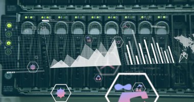 Sunucu odasındaki şema ve veri işleme resimleri. Küresel teknoloji ve dijital arayüz kavramı, dijital olarak oluşturulmuş görüntü.