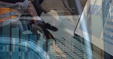 Forklift 'te çalışan bir adamın veri işleme görüntüsü. Küresel taşımacılık, finans, iş, bağlantılar, hesaplama ve veri işleme kavramı dijital olarak oluşturulmuş görüntü.