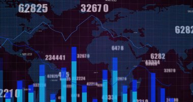 Dünya haritası üzerinde dijital veri işleme resmi. Dijital olarak oluşturulmuş küresel bağlantılar, hesaplama ve veri işleme kavramı.