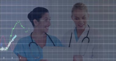 Kafkasyalı kadın doktorların konuştuğu veri işleme görüntüsü. Küresel tıp ve dijital arayüz kavramı dijital olarak oluşturulmuş görüntü.