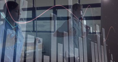 Çalışan farklı kadın doktorların veri işleme ve diyagramlarının resmi. Küresel tıp ve dijital arayüz kavramı dijital olarak oluşturulmuş görüntü.