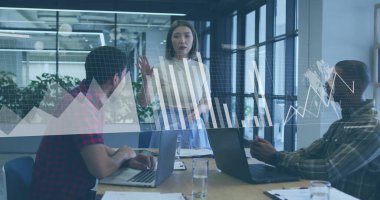 İş verileri, modern ofiste çalışan çeşitli takımların imajını çiziyor. Takım çalışması, işbirliği, profesyonel, beyin fırtınası, strateji, planlama