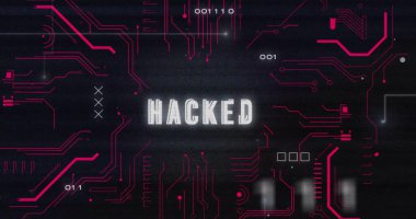 Siyah arka planda hacklenmiş metin ve bilgisayar devre kartı ile veri işleme görüntüsü. Küresel teknoloji, bilgisayar, çevrimiçi güvenlik ve dijital arayüz kavramı dijital olarak oluşturulmuş görüntü.
