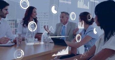 Ofisteki çeşitli profesyoneller üzerinde veri analizi imajıyla yapılan iş görüşmesi. takım çalışması, işbirliği, strateji, sunum, şirket, yenilik