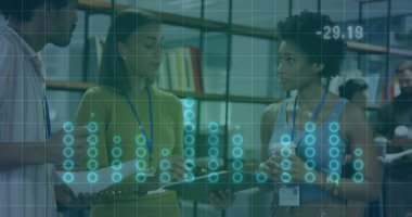 Muhtelif meslekdaşların ofiste konuştuğu diyagramlar. İş, teknoloji ve dijital arayüz kavramı dijital olarak oluşturuldu.