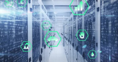 Sunucu odasındaki veri işleme ve ekoloji simgelerinin resmi. Küresel teknoloji ve dijital arayüz konsepti dijital olarak oluşturuldu.