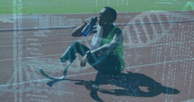 DNA dizisi ve ikili kodlama görüntüsü atlet üzerinde dinleniyor. Genetik, biyoteknoloji, spor, siber alan, dijital, bilim