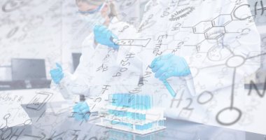 Kimyasal formüller üzerinde deney tüpleriyle çalışan bilim adamları. Laboratuvar, araştırma, deney, bilim, kimya, analiz