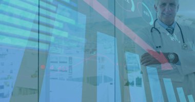 Hastanedeki gülümseyen doktorun tıbbi veri analizi görüntüsü. Sağlık, teknoloji, dijital, modern, profesyonel, yenilik