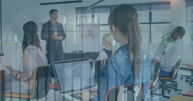 Ofiste toplanan çeşitli iş adamlarının veri işleme görüntüsü. Küresel iş ve dijital arayüz kavramı dijital olarak oluşturulmuş görüntü.