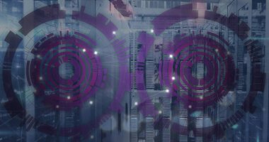 Karanlık arka planda veri işleme ve dürbün görüntüsü. Küresel finans, iş, bağlantılar, hesaplama ve veri işleme kavramı dijital olarak oluşturuldu.