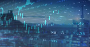 Şehir manzarası üzerinde finansal veri işleme resmi. Küresel finans, iş, bağlantılar, hesaplama ve veri işleme kavramı dijital olarak oluşturuldu.