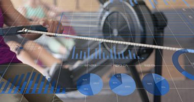 Spor salonunda egzersiz yapan farklı kadınların diyagramları. Teknoloji, spor ve dijital arayüz kavramı dijital olarak oluşturulmuş görüntü.