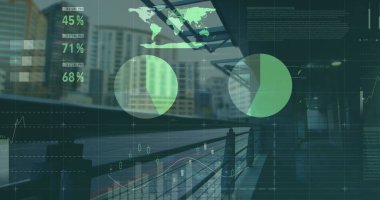 Tren istasyonunun üzerindeki veri işleme ve diyagramlarının resmi. İş, teknoloji ve dijital arayüz kavramı dijital olarak oluşturuldu.