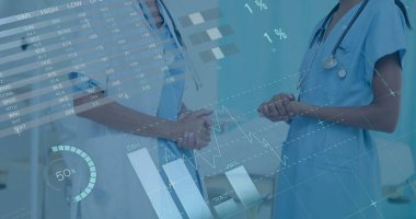 Çeşitli kadın doktorların konuştuğu veri işleme ve diyagramların görüntüsü. Tıp, teknoloji ve dijital arayüz kavramı dijital olarak oluşturulmuş görüntü.