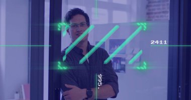 Kafkas işadamının ofisindeki finansal veri işleme resmi. Küresel finans, iş, bağlantılar, hesaplama ve veri işleme kavramı dijital olarak oluşturuldu.