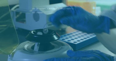 Eldiven takan bir tıp uzmanı, sağlık hizmetleri görüntüsü. Doktor, hemşire, steril, laboratuvar, hastane, sağlık hizmetleri