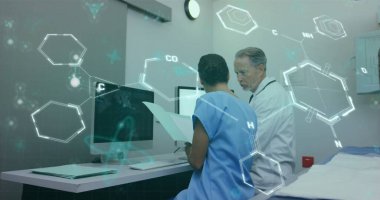 Laboratuvardaki çeşitli bilim adamlarının veri işleme görüntüsü. Küresel bilim, bağlantılar, hesaplama ve veri işleme kavramı dijital olarak oluşturulmuş görüntü.