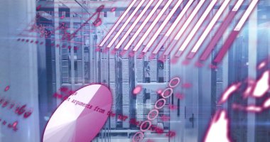 Sunucu odasının üzerindeki veri işleme ve diyagramlarının resmi. Küresel teknoloji ve dijital arayüz konsepti dijital olarak oluşturuldu.