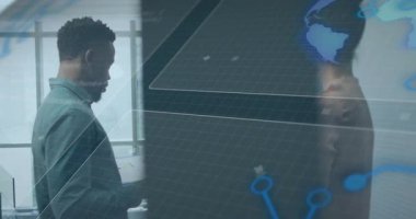 Dijital grafikler, animasyon örtüşmeleri ve modern ofisteki iş ekibi ile verileri tartışıyoruz. işbirliği, analitik, takım çalışması, yenilik, şirket, strateji