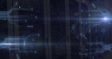 Bilgisayar sunucuları üzerinde devre kartı olan dijital veri işleme resmi. Dijital olarak oluşturulmuş küresel bağlantılar, hesaplama ve veri işleme kavramı.