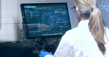 Laboratuvarda bilgisayar kullanan beyaz kadın bilim adamının bilimsel veri işleme görüntüsü. Küresel bilim, bağlantılar, hesaplama ve veri işleme kavramı dijital olarak oluşturulmuş görüntü.