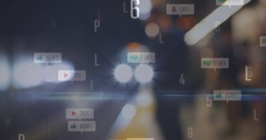 Şehirdeki sosyal medya veri işleme görüntüsü. Küresel finans, iş, bağlantılar, hesaplama ve veri işleme kavramı dijital olarak oluşturuldu.