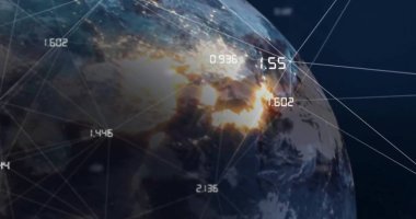 Dijital veri işleme ve dünya üzerindeki bağlantıların resmi. Dijital olarak oluşturulmuş küresel bağlantılar, hesaplama ve veri işleme kavramı.