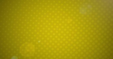 Sarı arkaplandaki noktaların üzerindeki ışık lekeleri. Şekiller, renkler, desen ve arkaplan konsepti dijital olarak oluşturulmuş görüntü.