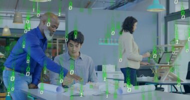 Ofiste mimari planlar üzerinde çalışan çeşitli mühendisler üzerine ikili kod resmi. Teknoloji, mühendislik, mimari, takım çalışması, yenilik, işbirliği