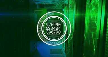 Bilgisayar sunucuları üzerinden dijital veri işleme resmi. Dijital olarak oluşturulmuş küresel bağlantılar, hesaplama ve veri işleme kavramı.