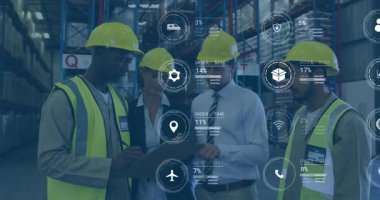 Dijital veri analizi animasyonları ve inşaat işçilerinin iş birliği planları gözden geçiriliyor. takım çalışması, işbirliği, teknoloji, planlama, mühendislik, mimari