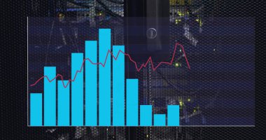 Bilgisayar sunucuları üzerinden dijital veri işleme resmi. Dijital olarak oluşturulmuş küresel bağlantılar, hesaplama ve veri işleme kavramı.