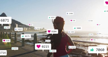 Deniz kenarında koşu yapan bir kadının sosyal medya görüntüsü. Spor, sağlık, egzersiz, egzersiz, açık hava, etkinlik