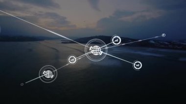 Veri işleme ağı animasyonu peyzajı birbirine bağlı çizgiler ve noktalarla örtüyor. Dijital, teknoloji, iletişim, bağlantı, fütüristik, yenilik