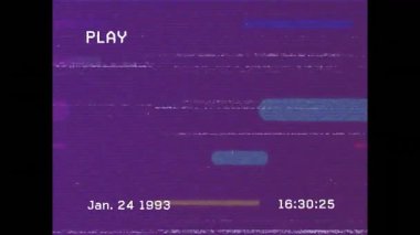 Renkli arızalar ve Ocak 1993 tarihli retro VHS kaset efektinin animasyonu. Vintage, 1990 'lar, analog, destortion