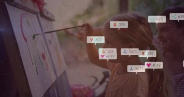 Sosyal medya tebligatlarıyla tuvale resim yapmak animasyonu gölgeliyor. Yaratıcılık, çocukluk, hayal gücü, sanat, hobiler, dijital