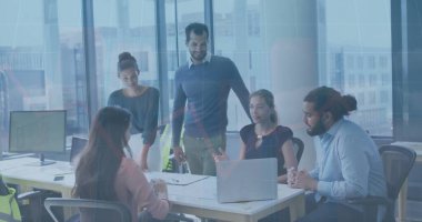 Muhtelif meslektaşların ofiste toplanmasıyla ilgili finansal veri işleme resmi. Küresel iş, finans ve dijital arayüz kavramı dijital olarak oluşturulmuş görüntü.