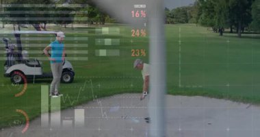 Golf sahasında golfçü, animasyon veri analizleriyle salıncak hazırlıyor. technology, sports, performance, digital, atlet, innovation