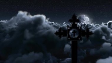 Bulutlu gece gökyüzüne karşı ay ile çapraz siluet, animasyon etkisi yaratır. Ay ışığı, atmosfer, mistik, gece vakti, bulutlar