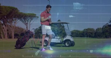 Golfçü golf sahasında veri işleme animasyonuyla sallanmaya hazırlanıyor. Spor, teknoloji, analiz, açık hava