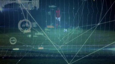 Futbolcu internette dijital veri işleme animasyonuyla sahada. atlet, rekabet, teknoloji, spor, analitik, hedef