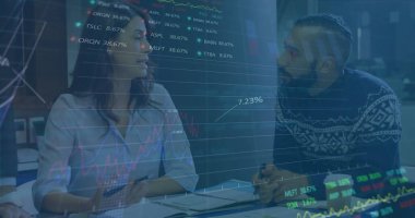 Çeşitli meslekdaşların iş görüşmeleri üzerine diyagramlar ve borsa. Küresel iş ve dijital arayüz kavramı dijital olarak oluşturulmuş görüntü.