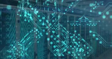 Veri merkezi ortamında sunucuları kaplayan dijital devre deseninin animasyonu. Teknoloji, yenilik, ağ, bilgisayar, siber güvenlik, veritabanı