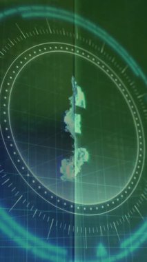 İngiliz pound sembolünün veri işleme üzerinde dönen güvenli kilit üzerindeki animasyonu. küresel finans ve iş güvenliği kavramı dijital olarak oluşturulmuş video.