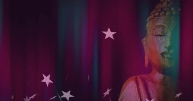 Canlı mor ve pembe arkaplan animasyonuna karşı yıldız desenli Buda heykeli. Maneviyat, meditasyon, sükunet, aydınlanma, kutsal ahenk.