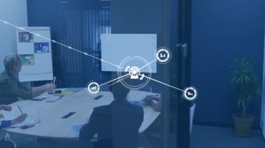 Ofisteki iş toplantısından sonra bağlantılar ve veri işleme animasyonu ağı. Teknoloji, yenilik, takım çalışması, işbirliği, dijital, kurumsal