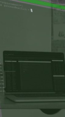 Ofiste veri işleme animasyonu. küresel iş, finans, bağlantılar ve dijital arayüz konsepti dijital olarak oluşturulmuş video.