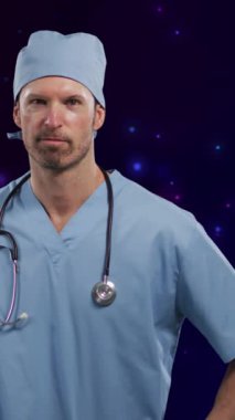 Beyaz erkek doktorun siyah arka plandaki ışık lekeleri üzerindeki animasyonu. Kamu hizmeti günü ve dijital olarak oluşturulan video konsepti.