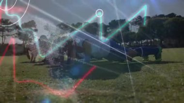 Açık havada egzersiz yapmak, insanlar animasyon grafikleri ve veri örtüsüyle etkileşime girmek. Fitness, teknoloji, etkileşim, aktivite, yenilik